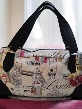 Chic London Calling Cityscape Women's Barrel Bag - Black and Cream.